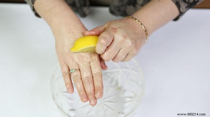 THE Trick That Works To Eliminate Odors On Hands Easily. 