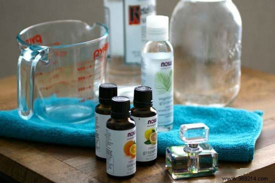 Make Your Own Perfume:The EASY Recipe Finally Revealed. 