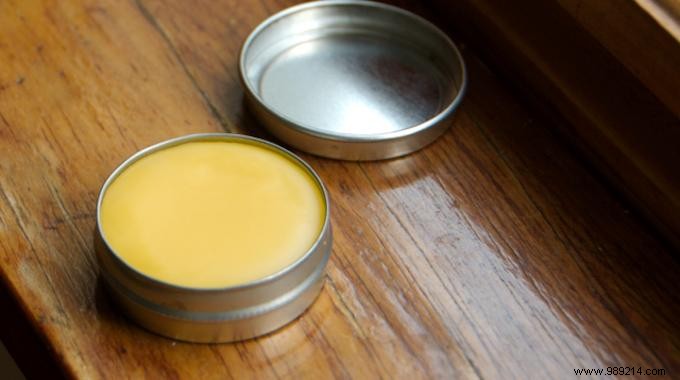 The Ultra Simple Homemade Lip Balm Recipe. 