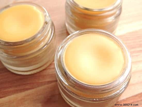 Super Easy to Make:The 100% Natural Lip Balm Recipe. 