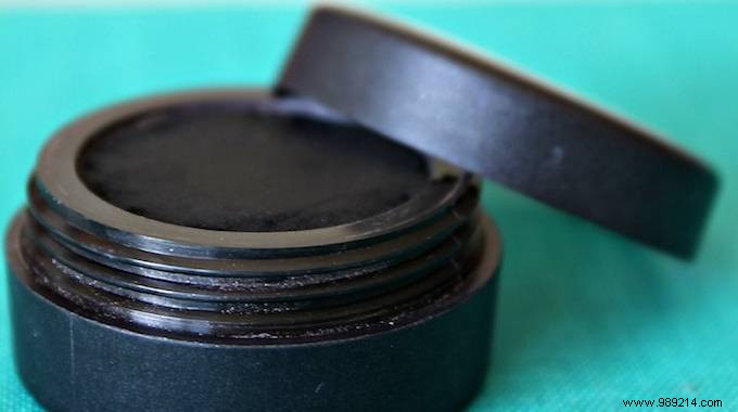 Here s How To Make Non-Toxic Eyeliner With ONLY 2 Ingredients. 