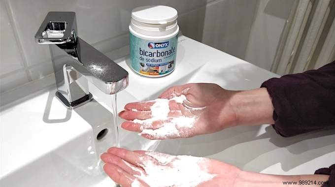 Rough hands? Use baking soda to soften them naturally. 
