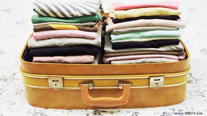 The Tip For Keeping Your Things Neatly Folded In The Suitcase. 