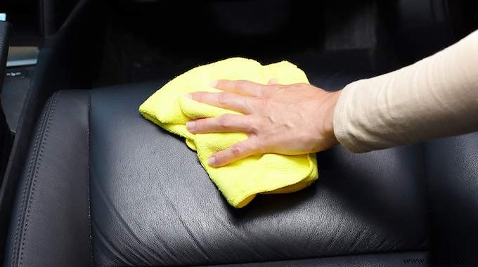 How to maintain the leather of a car? Tips for not breaking the bank. 