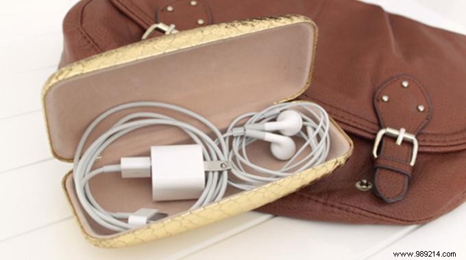 THE Trick To Avoid Tangling Your Cables In Your Bag. 