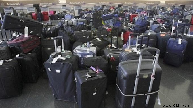 The Infallible Tip for Quickly Recognizing Your Suitcase at the Airport. 