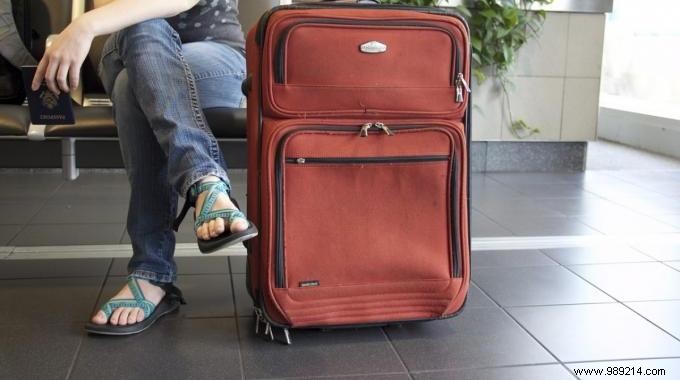 Traveling with a Single Hand Baggage by Airplane is Smart Travel. 