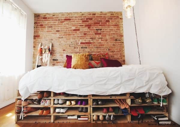 Why Buy a Bed When You Can Use Pallets to Make One for Free? Here are 14 Great Examples. 