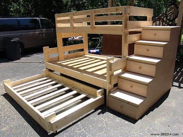 Why Buy a Bed When You Can Use Pallets to Make One for Free? Here are 14 Great Examples. 