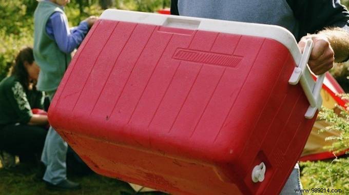 The Easy Trick To Clean A Heavily Dirty Cooler Box WITHOUT EFFORT. 
