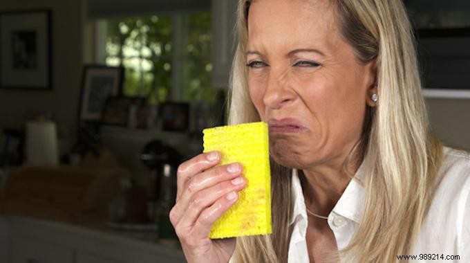 Stinky Sponge:Finally a tip to avoid bad smells. 