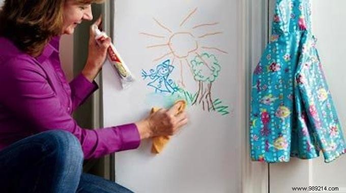 Drawings on the Walls:The Magic Trick to Erase Them. 