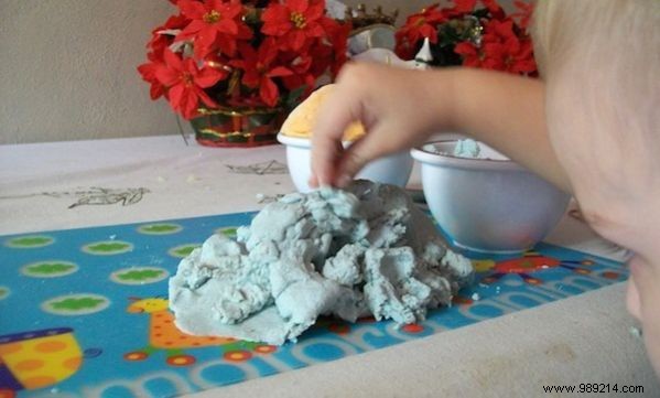 How to Make Homemade Play Dough the Easy Way. 