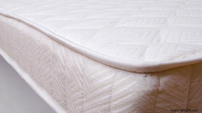 How to Clean Your Mattress Easily and Naturally. 