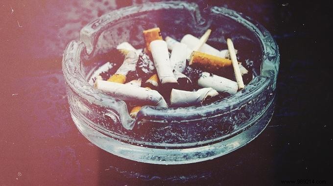 3 Effective Tips to Eliminate Tobacco Smells in the House. 