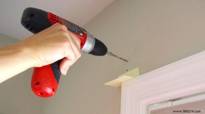 The Tip for Catching Dust When Drilling a Hole. 