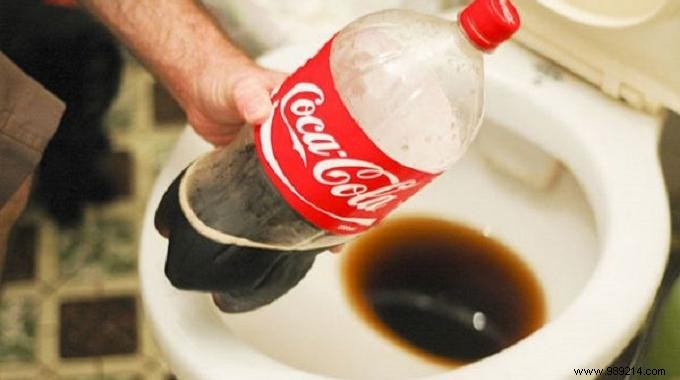 Coca-Cola, Good For Cleaning My Toilets! 