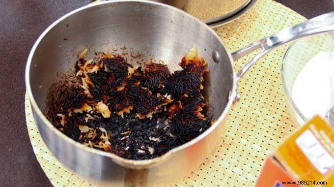 The Trick That Works To Clean A Burnt Pan. 
