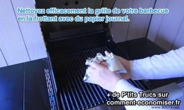 How to Clean the Barbecue Grate With Newspaper? 
