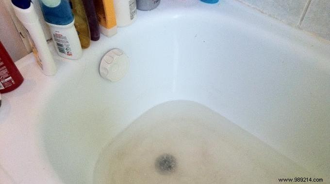 Clogged bathtub? No Plumber Needed! Here s the Trick to Unclog it Quickly. 