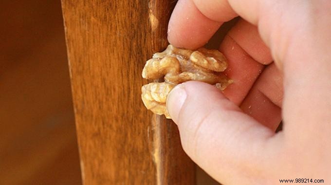 The Magic Trick To Erase Scratches On Scratched Wooden Furniture. 