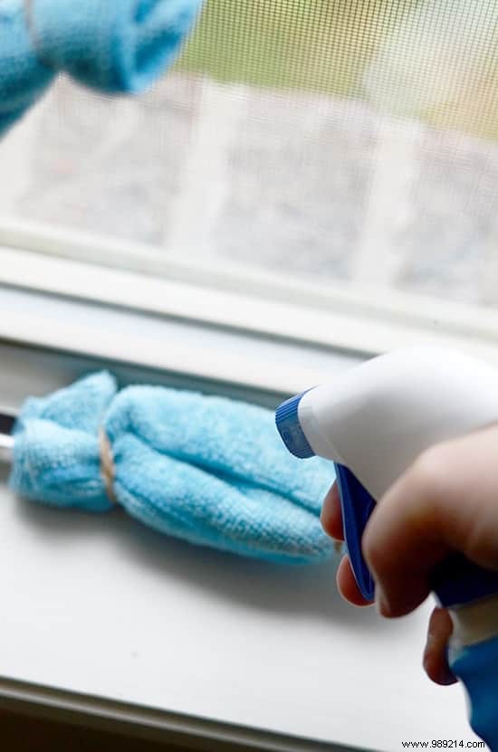 The Easiest Way To Clean The Blinds Of The House. 