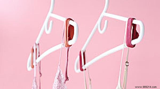 With this trick, your clothes will never fall off the hanger again. 