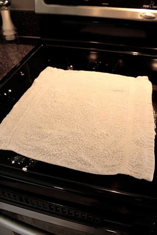 How to EASILY Clean Your Baking Tray with Baking Soda. 