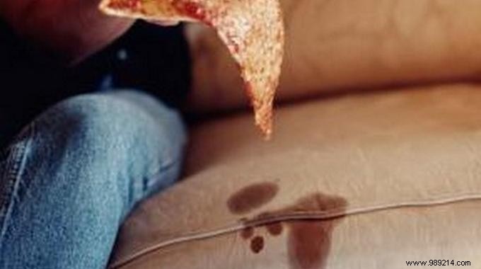 GRAS stain on the sofa? The Simple and Effective Trick to Remove it. 