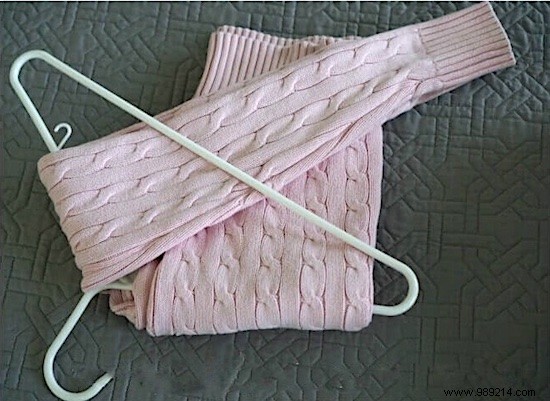 How to Hang a Sweater from a Hanger WITHOUT Damaging it. 