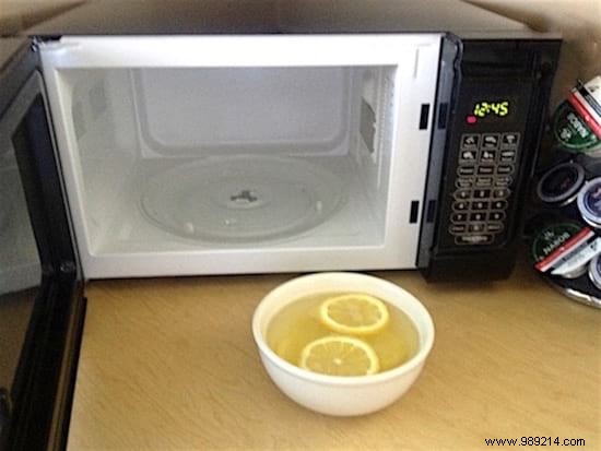 How to Clean Your Microwave WITHOUT Scrubbing and WITHOUT Chemicals. 