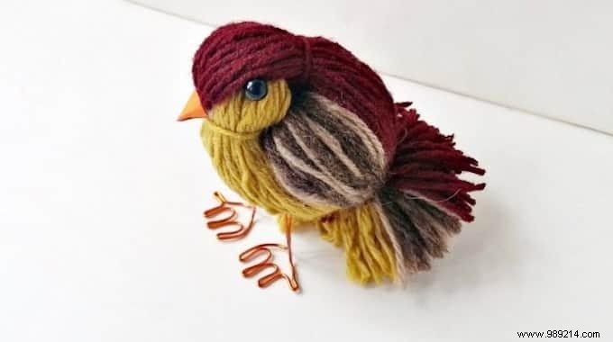 How to Make an Adorable Little Bird with Yarn Scraps. 