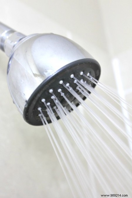 Quick and Easy:How to Clean a Shower Head With White Vinegar. 