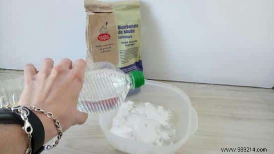 How to Clean Your Stained and Sticky Tupperware with Baking Soda. 