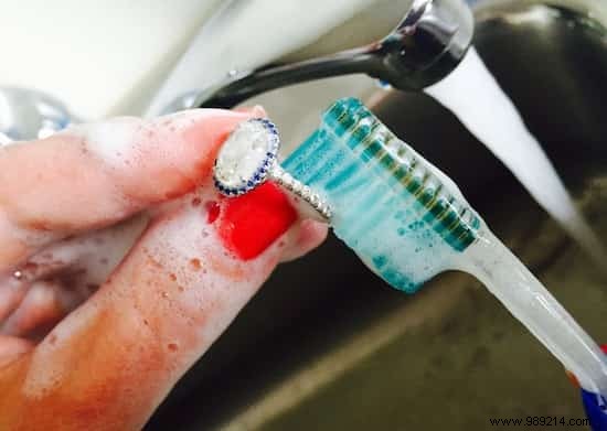 25 Incredible Uses of Old Toothbrushes. 