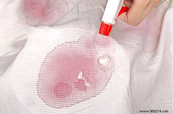 Red Wine Stain:The Best Trick To Make It Disappear. 