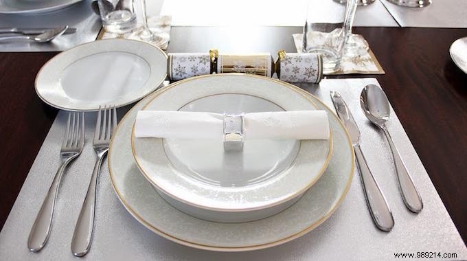 How to Set a Beautiful Table for a Dinner Party? The EASY Picture Guide. 