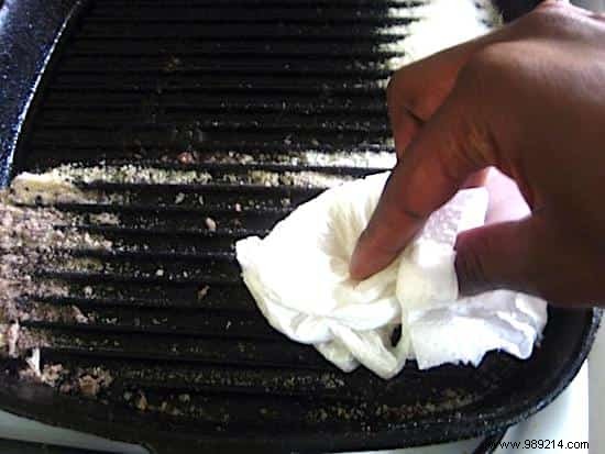 3 Magical Recipes To Clean and Degrease the Barbecue Grill Easily. 