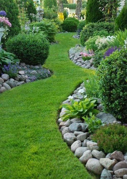 11 Stunning Garden Borders You Wish You Had At Home. 