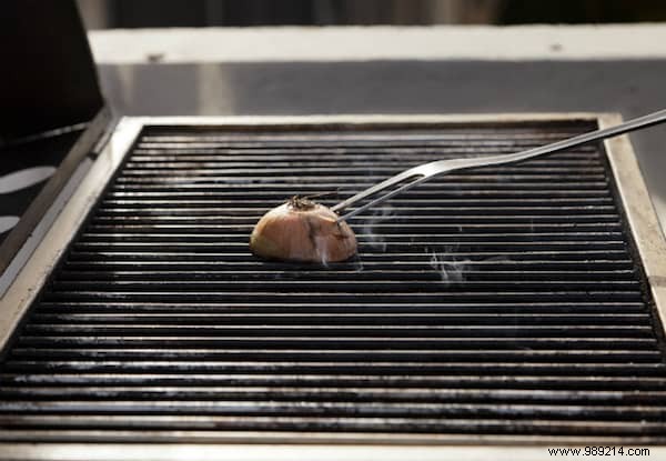 14 Simple and Effective Tips for Cleaning the Barbecue Grill. 