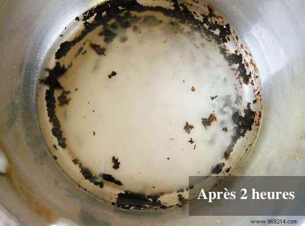 The World s Easiest Trick To Clean A Burnt Pan (Without Scrubbing). 