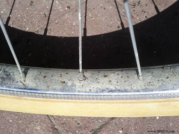 How To Remove Rust From Bike Rims With White Vinegar. 
