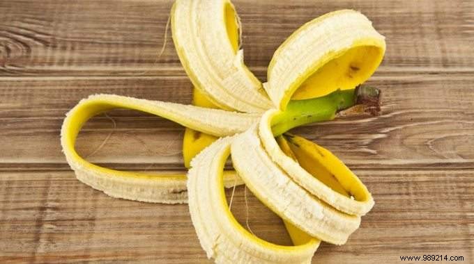 10 Amazing Uses of Banana Peels. No more throwing them in the trash! 