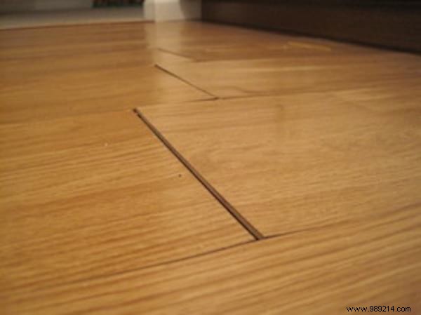 How to Clean Laminate Flooring Like a PRO (Without Streaks). 