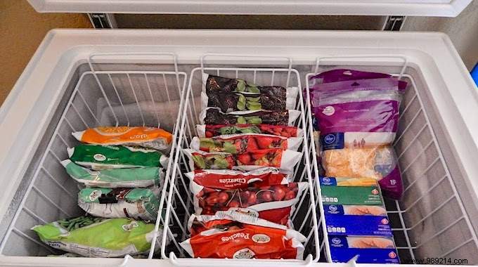 How To Clean Your Freezer In Just 5 (Quick And Easy) Steps. 