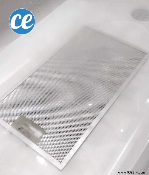 How To Clean The Cooker Hood Filter With Bicarbonate Effortlessly. 