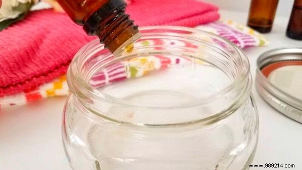 This Homemade Air Freshener Gel Scents Your Home For WEEKS! 