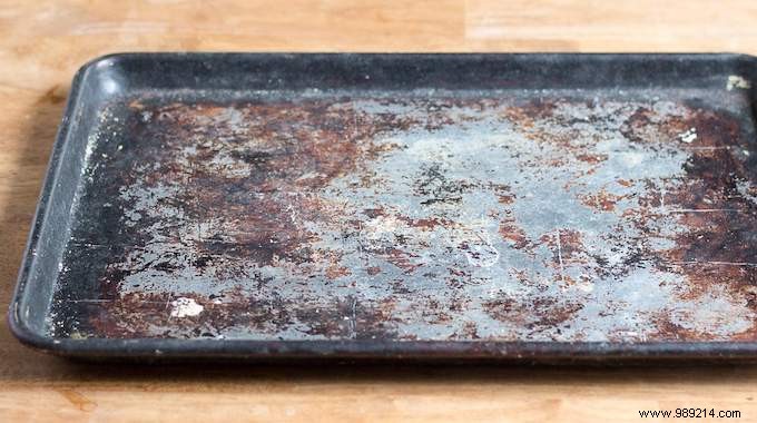 4 Spectacular Tips For Cleaning Very (Very) Dirty Oven Trays. 