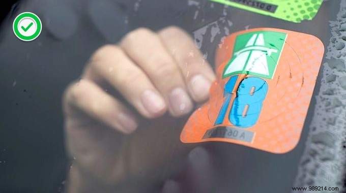 The Simple And Effective Trick To Remove A Thumbnail On The Windshield In 2 Min. 