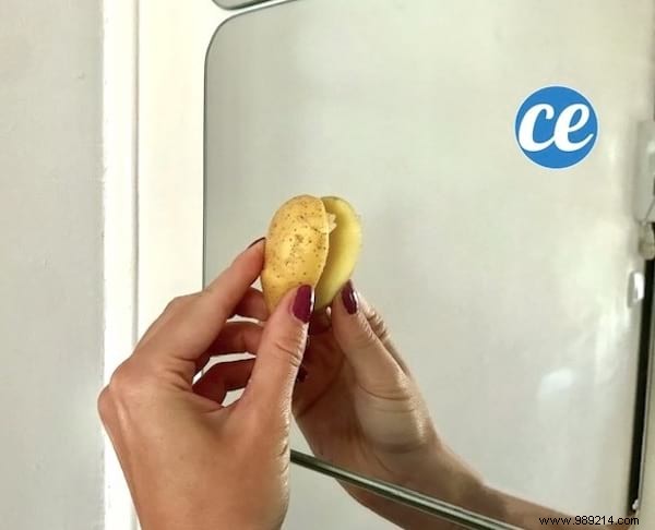 How To Clean A Mirror With A Potato (Without Streaks!). 